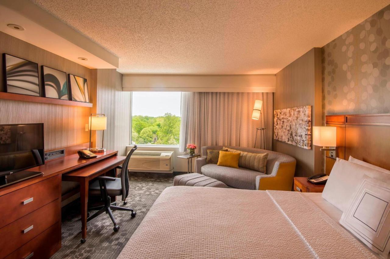 Courtyard By Marriott Bethesda Chevy Chase Hotel Exterior photo