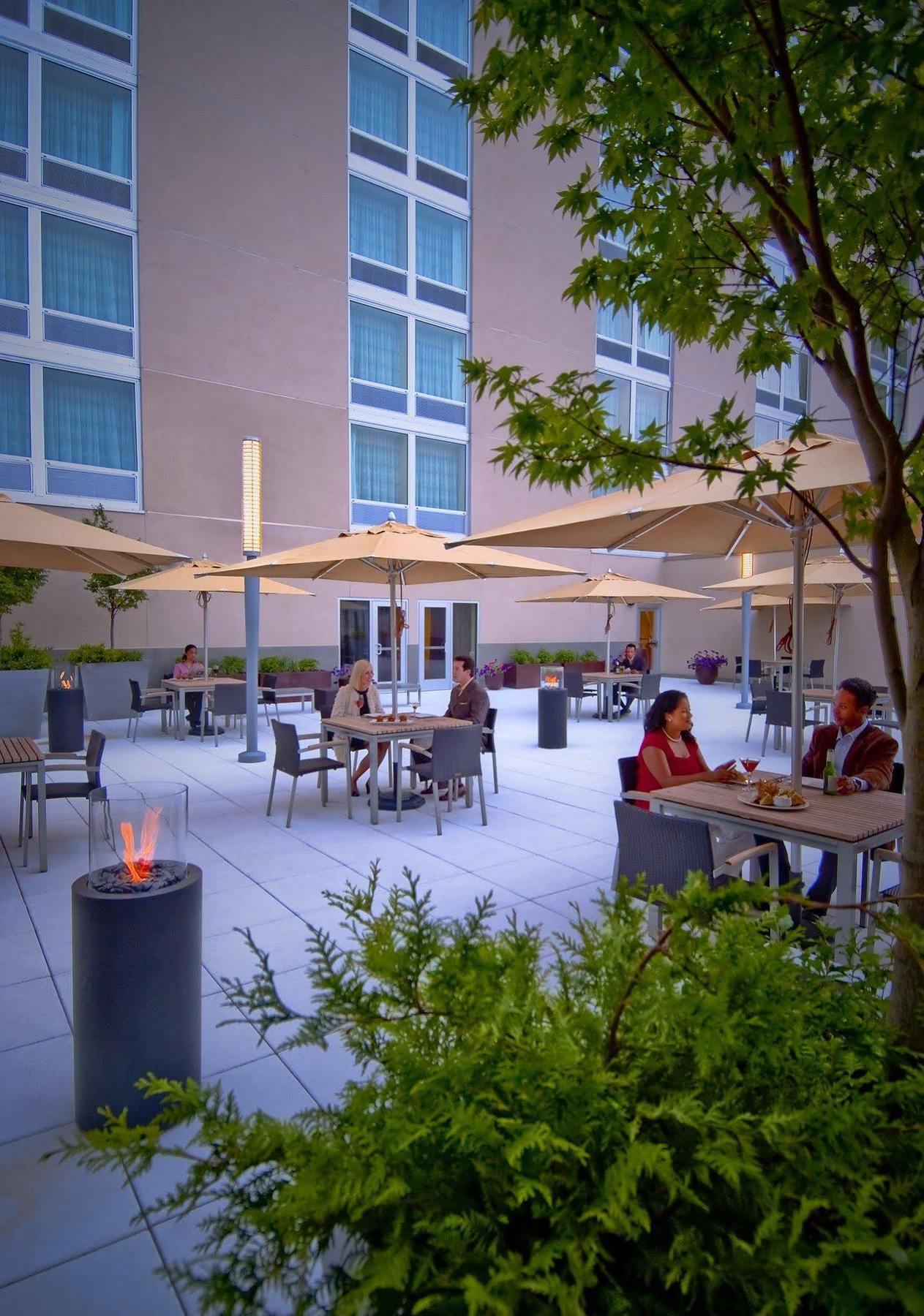 Courtyard By Marriott Bethesda Chevy Chase Hotel Exterior photo
